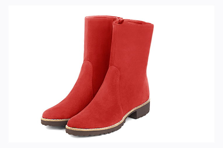 Scarlet red women's ankle boots with a zip on the inside. Round toe. Flat rubber soles. Front view - Florence KOOIJMAN